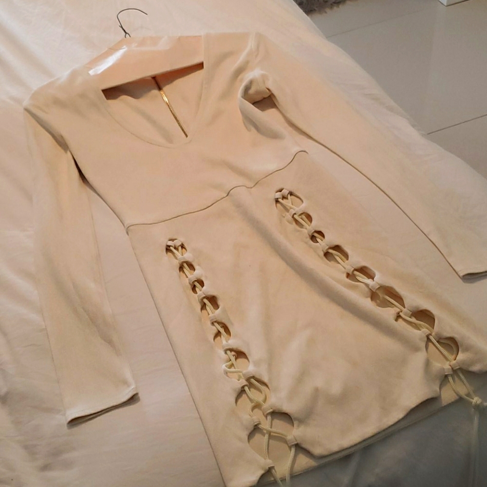Beautiful white dress long sleeves